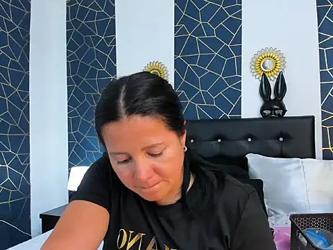 Snapshot of KikyNaughty chatting on February 17, 8:37 pm KikyNaughty online show from February 17, 8:37 pm