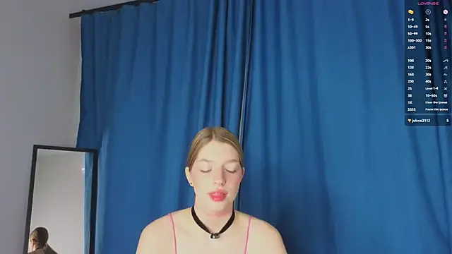 Snapshot of AliceRandewu chatting on February 8, 8:34 pm AliceRandewu online show from February 8, 8:34 pm