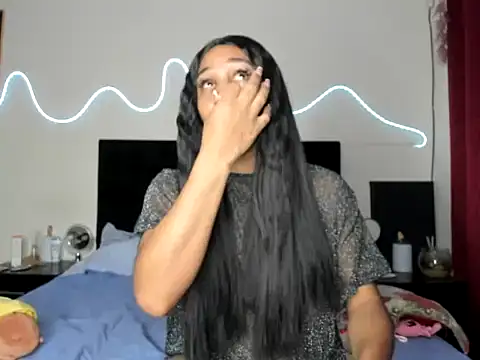 Snapshot of YourDreamReal chatting on February 15, 1:46 am YourDreamReal online show from February 15, 1:46 am