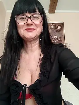 Snapshot of AliceSwan57 chatting on February 2, 11:42 am AliceSwan57 online show from February 2, 11:42 am