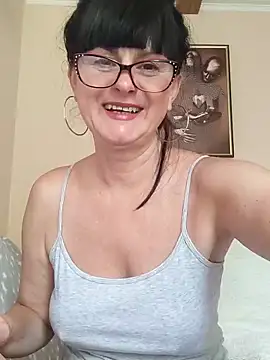 Snapshot of AliceSwan57 chatting on June 19, 7:12 am AliceSwan57 online show from June 19, 7:12 am