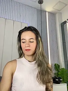 Snapshot of JuliaColemann chatting on April 24, 3:47 pm JuliaColemann online show from April 24, 3:47 pm