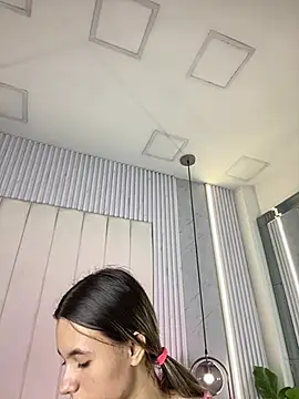 Snapshot of JuliaColemann chatting on May 12, 12:02 pm JuliaColemann online show from May 12, 12:02 pm