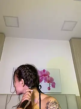 Snapshot of JuliaColemann chatting on May 27, 12:02 pm JuliaColemann online show from May 27, 12:02 pm
