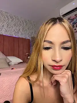 Snapshot of chiarabonds chatting on May 11, 5:43 pm chiarabonds online show from May 11, 5:43 pm