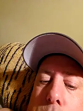Snapshot of Martin_dick78 chatting on May 5, 9:23 pm Martin dick78 online show from May 5, 9:23 pm