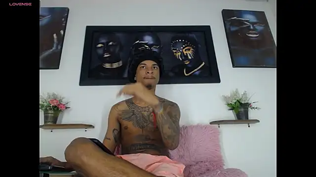 Tatoo Noah online show from April 12, 1:16 pm