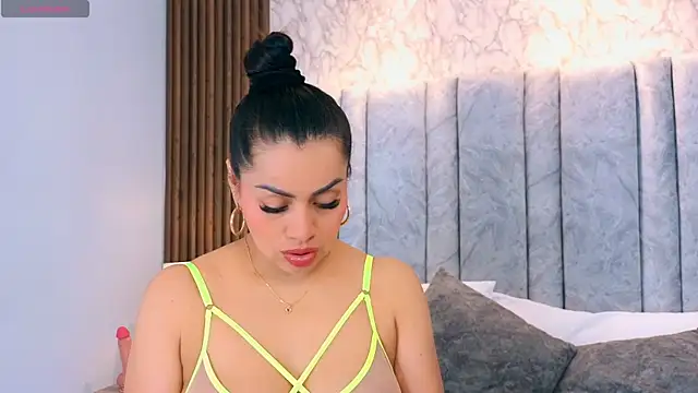 naomy smithxx online show from April 17, 11:35 am