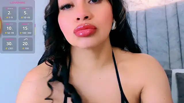Snapshot of naomy_smithxx chatting on April 23, 11:09 am naomy smithxx online show from April 23, 11:09 am