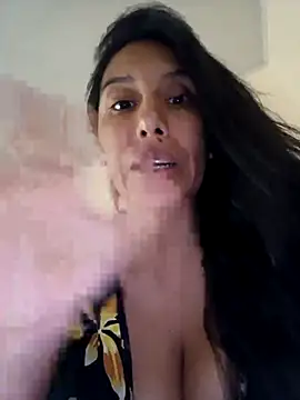 Snapshot of LizaLorini chatting on April 25, 5:43 pm LizaLorini online show from April 25, 5:43 pm