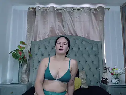 Snapshot of ZamanthaJhones chatting on March 1, 1:46 pm ZamanthaJhones online show from March 1, 1:46 pm