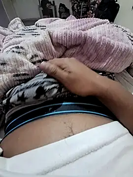 Snapshot of Charlyx-20 chatting on February 12, 2:01 pm Charlyx-20 online show from February 12, 2:01 pm