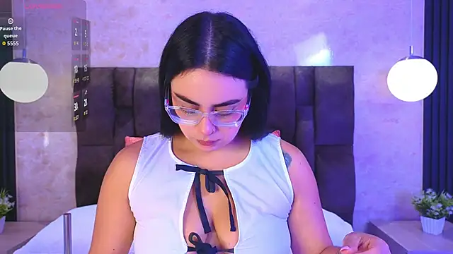 Snapshot of vicky_grey chatting on April 23, 12:29 pm vicky grey online show from April 23, 12:29 pm