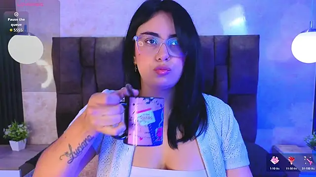 Snapshot of vicky_grey chatting on May 22, 12:11 pm vicky grey online show from May 22, 12:11 pm