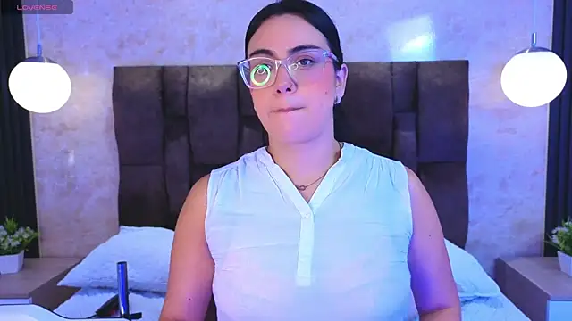 Snapshot of vicky_grey chatting on May 27, 12:24 pm vicky grey online show from May 27, 12:24 pm