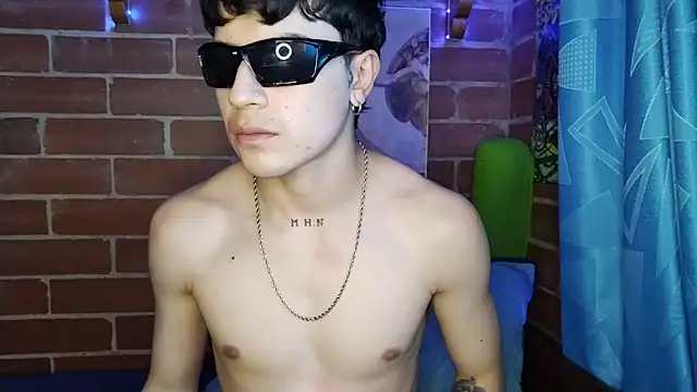 Snapshot of PaulDamico chatting on February 19, 3:52 pm PaulDamico online show from February 19, 3:52 pm