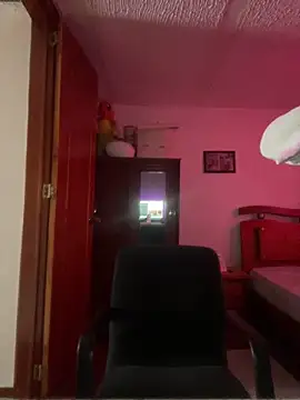 Snapshot of Vixroy7 chatting on February 15, 4:14 pm Vixroy7 online show from February 15, 4:14 pm