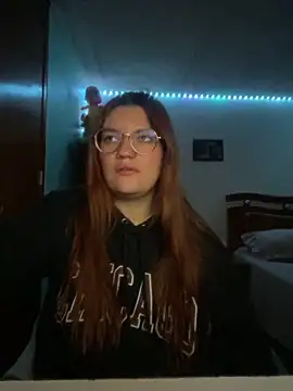 Snapshot of Vixroy7 chatting on February 21, 12:33 am Vixroy7 online show from February 21, 12:33 am