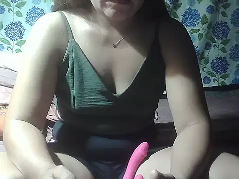 Snapshot of juliana_babe chatting on May 10, 12:10 pm juliana babe online show from May 10, 12:10 pm
