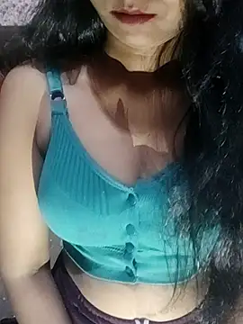 Ayesha Khan1 online show from April 16, 11:00 am