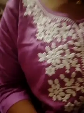 Snapshot of Ayesha_Khan1 chatting on May 3, 4:29 am Ayesha Khan1 online show from May 3, 4:29 am