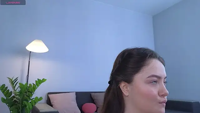 MillaKowal online show from February 25, 6:23 am