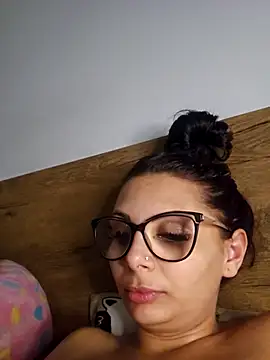 Snapshot of HiddendesireXO01 chatting on February 12, 10:27 pm HiddendesireXO01 online show from February 12, 10:27 pm