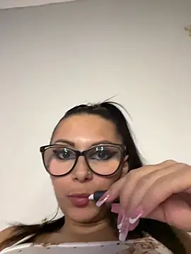 Snapshot of HiddendesireXO01 chatting on February 20, 9:54 am HiddendesireXO01 online show from February 20, 9:54 am