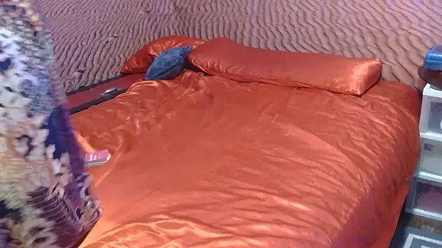 BusyB1983 online show from April 19, 9:28 pm