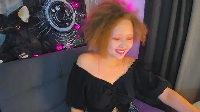 Snapshot of Senya_Sol chatting on May 30, 9:23 pm Senya Sol online show from May 30, 9:23 pm