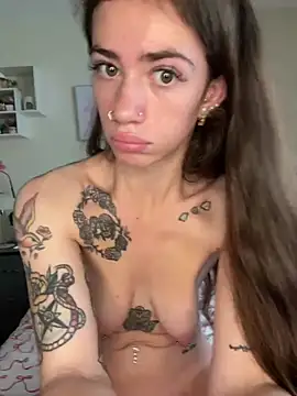 Snapshot of ValenciaTheVixenXX chatting on June 4, 1:06 pm ValenciaTheVixenXX online show from June 4, 1:06 pm