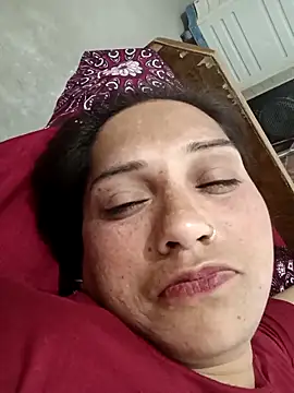 Cute-karisma1234 online show from February 24, 6:17 pm