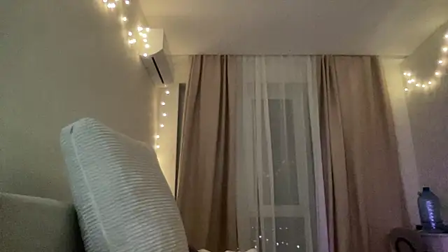 Lulu Di online show from April 1, 7:33 pm