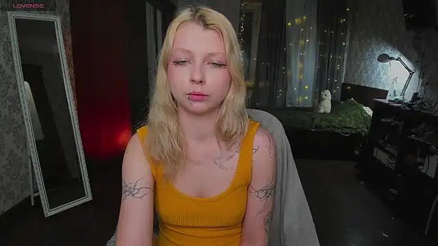 yourlovelyeve online show from March 8, 8:12 pm