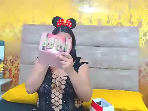 Snapshot of elianacollins23 chatting on February 21, 3:51 am elianacollins23 online show from February 21, 3:51 am