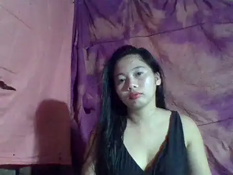 Snapshot of xxexy_Vivica05 chatting on April 28, 8:19 am xxexy Vivica05 online show from April 28, 8:19 am