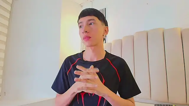 lian cameron online show from April 18, 3:54 am