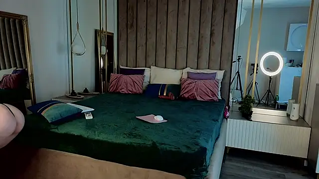 MavisReeve online show from April 13, 10:43 am