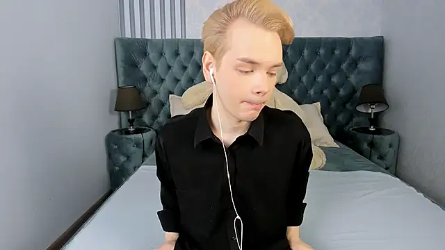 Snapshot of Je_Salvatore chatting on February 4, 7:47 am Je Salvatore online show from February 4, 7:47 am