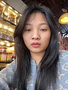 Lyn-be99 online show from April 18, 5:44 am