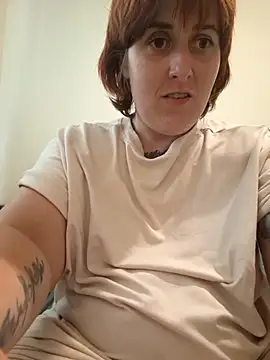 Snapshot of Tiara_XOX chatting on July 14, 10:43 am Tiara XOX online show from July 14, 10:43 am