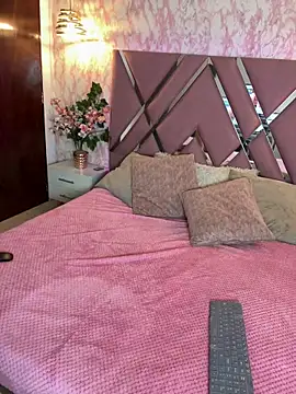 Snapshot of SOPHIIE_LUX_ chatting on February 25, 7:01 pm SOPHIIE LUX online show from February 25, 7:01 pm