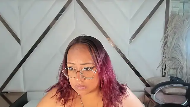 Snapshot of Shara_Oz chatting on February 15, 3:36 am Shara Oz online show from February 15, 3:36 am