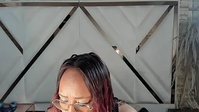 Snapshot of Shara_Oz chatting on February 24, 2:31 am Shara Oz online show from February 24, 2:31 am