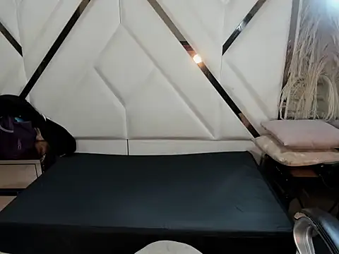 Snapshot of Shara_Oz chatting on February 28, 2:56 am Shara Oz online show from February 28, 2:56 am