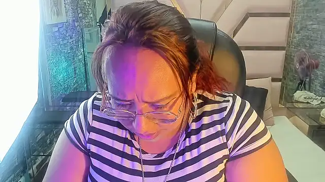 Snapshot of Shara_Oz chatting on March 2, 8:21 am Shara Oz online show from March 2, 8:21 am