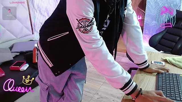 osamu tay online show from February 5, 11:37 am