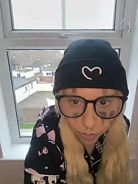 Snapshot of ThatAltGirl chatting on February 26, 12:04 pm ThatAltGirl online show from February 26, 12:04 pm