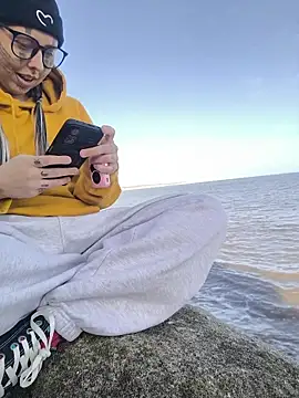 Snapshot of ThatAltGirl chatting on March 3, 3:29 pm ThatAltGirl online show from March 3, 3:29 pm