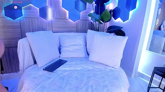 Snapshot of KatyaKozlov chatting on February 13, 7:54 pm KatyaKozlov online show from February 13, 7:54 pm